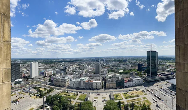 Varşova şehir merkezi panorama manzarası, modern gökdelenler ve iş merkezleri Varşova, insansız hava aracı manzarası yüksek kaliteli fotoğraf