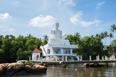 Bentota, Sri Lanka - 15 Nisan 2018: Beyaz Buda Devleti