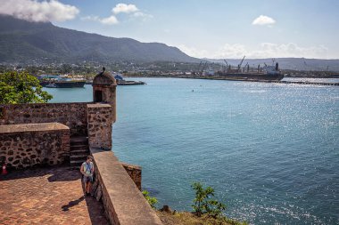 Puerto Plata, Dominik Cumhuriyeti - 09 Mart 2024: Puerto Plata, Dominik Cumhuriyeti 'ndeki San Felipe Kalesi' nden okyanusa bakın. Dominik Cumhuriyeti 'nin kuzey kıyısındaki kale..