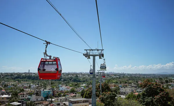 Santo Domingo, Dominik Cumhuriyeti - 16 Şubat 2025: Dominicana 'nın başkentinde teleferik.