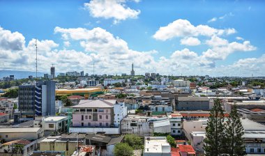 Santiago de los Caballeros, Dominik Cumhuriyeti - 03 Mayıs 2025: Kuş bakışı şehir manzarası.