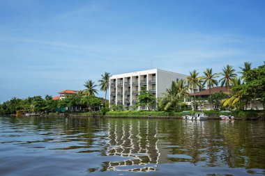 Bentota, Sri Lanka - 15 Nisan 2018: Sri Lanka 'daki Bentota sahili manzarası.