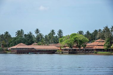 Bentota, Sri Lanka - 15 Nisan 2018: Sri Lanka 'daki Bentota sahili manzarası.