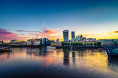 Gündoğumunda banka olarak bilinen Londra finans bölgesi