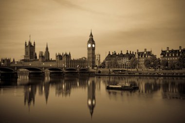 Big Ben ve Parlamento Binası 'nın Londra' daki görüntüsü. İngiltere