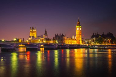 Büyük Ben ve Westminster gece Londra 'da. İngiltere