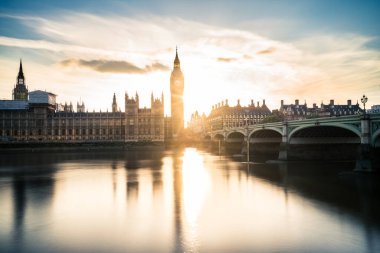 Big Ben Londra 'da gün batımında. İngiltere