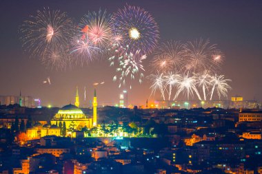 Faith Camii camii gece görülüyordu. İstanbul. Türkiye