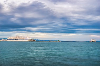 Split, Hırvatistan-Eylül 2016: Snav ve Blueline yolcu gemileri Split limanında