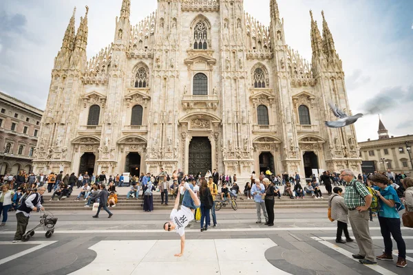 Milan Włochy Październik 2015 Bboy Break Tancerz Wykonywania Freeze Przed — Zdjęcie stockowe