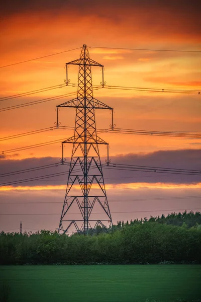 Gün Batımında Elektrik Iletim Kulesi — Stok fotoğraf