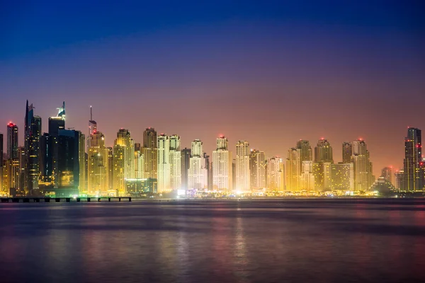 Dubai Kikötőjének Felhőkarcolói Éjszaka Egyesült Arab Emírségek — Stock Fotó