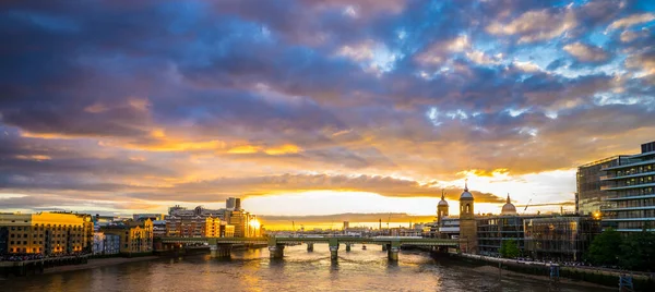 Γέφυρα Southwark Στο Ηλιοβασίλεμα Στο Λονδίνο Αγγλία — Φωτογραφία Αρχείου