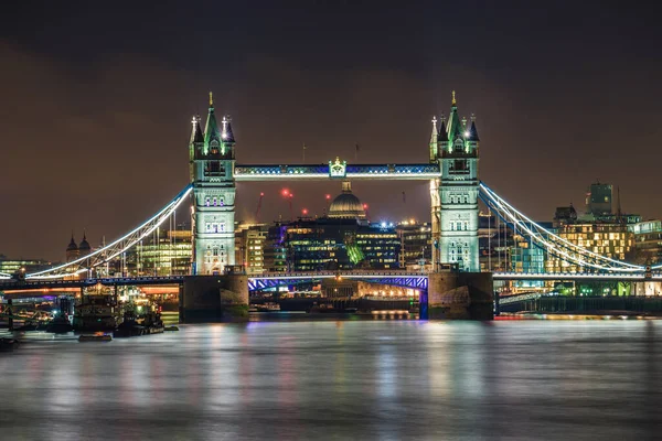 Tower Bridge Βράδυ Στο Λονδίνο Ηνωμένο Βασίλειο — Φωτογραφία Αρχείου