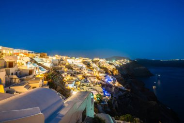 Santorini Adası 'ndaki Oia köyü. Yunanistan 