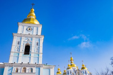 Ukrayna, Kiev 'deki St. Michael' s Altın Kubbe Manastırı 'nın Katedrali ve çan kulesi