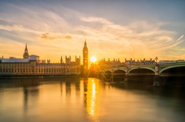Big Ben Londra 'da gün batımında. İngiltere