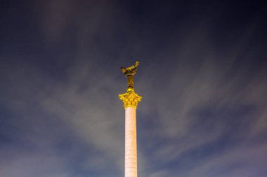 Kiev 'deki Meydan Meydanı' ndaki Bağımsızlık Anıtı. Ukrayna