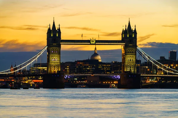 Tower Bridge Naplementekor Londonban Anglia — Stock Fotó