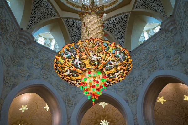 stock image ABU DHABI ,UAE - MARCH 20,2017:beautiful chandelier inside of the Sheikh Zayed Mosque, Abu Dhabi, United Arab Emirates