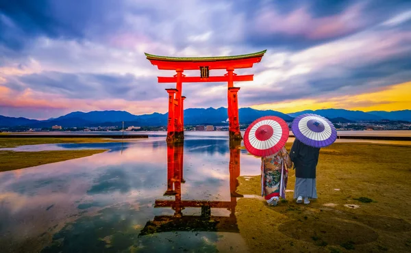 Plovoucí Torii Brána Miyajima Hirošima Nápis Brány Stojí Itsukushima Svatyně — Stock fotografie