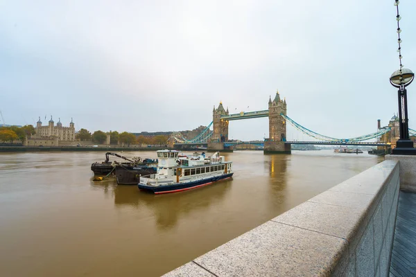 Londres Inglês Novembro 2016 Wyndham London Party Boat Tower Bridge — Fotografia de Stock