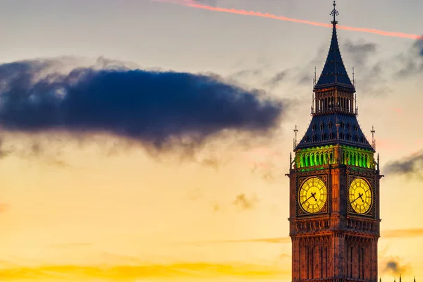 ロンドンのビッグ ベン夕日の空 — ストック写真