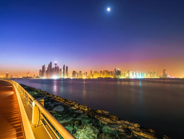 Панорама Дубая Відображена Воді — стокове фото