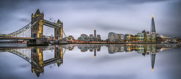 Panorama Der Tower Bridge London Bei Bewölktem Tag — Stockfoto