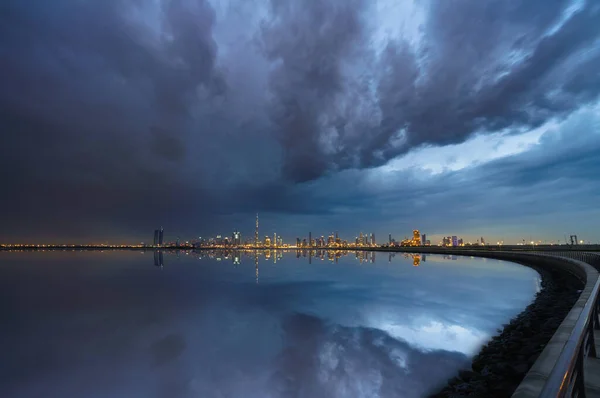 Μπλε Ώρα Συννεφιά Ορίζοντα Του Ντουμπάι — Φωτογραφία Αρχείου