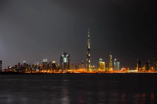 Dubai Gökdelenleri Gece Aydınlandı — Stok fotoğraf