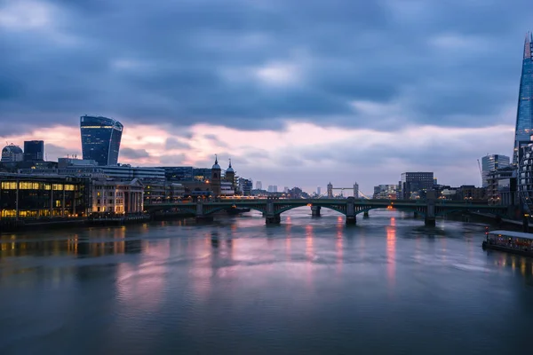 Südufer Der Themse London Mit Blick Auf Die Southwark Brücke — Stockfoto
