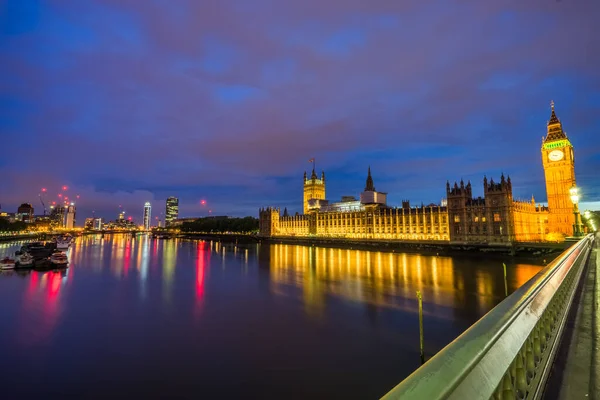 ロンドンの夜のビッグ ベンとウェストミンスター イギリス — ストック写真