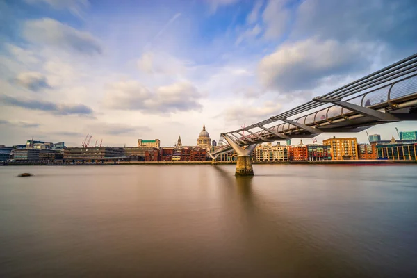 Katedra Pawła Millennium Bridge Londynie Anglia — Zdjęcie stockowe