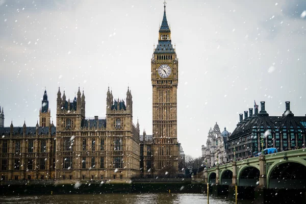 Big Ben Westminster Een Koude Winterdag Met Vallende Sneeuw Londen — Stockfoto