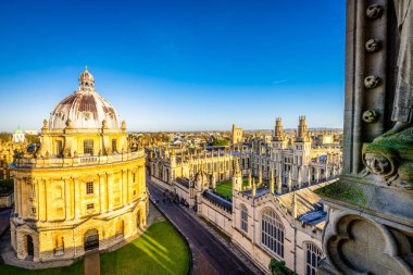Sabah vakti Oxford şehrinin havadan görünüşü. İngiltere