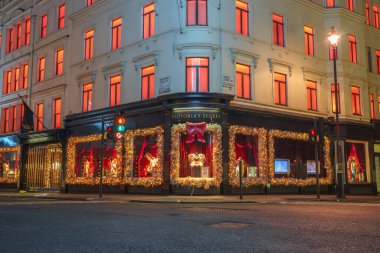 LONDON, İngiltere - 16 ARALIK 2016: Victoria 's Secret shop, New Bond Street' te festival sezonu boyunca