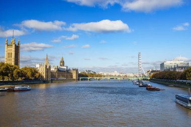 Big Ben ve Westminster ile Londra 'nın sabah silueti 