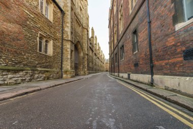 Cambridge 'deki boş Trinity Lane Caddesi. İngiltere