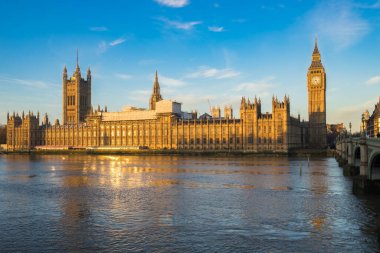 Parlamento Binaları ve Big Ben, sabahın erken saatlerinde Londra, İngiltere 'de çekilmiş bir çekimdeler.