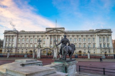 Buckingham Sarayı Londra, İngiltere 'de gün doğumunda