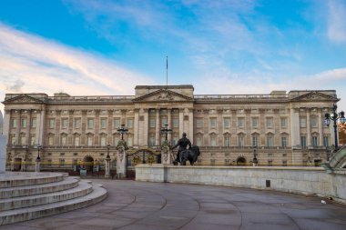 Buckingham Sarayı Londra, İngiltere 'de gün doğumunda