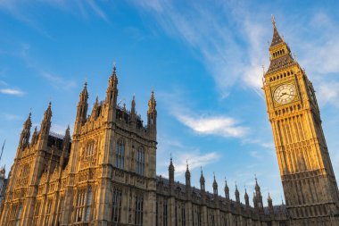 Big Ben ve Parlamento Binası 'nın sabah manzarası