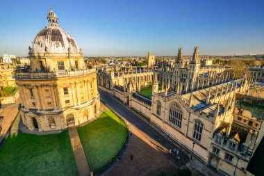 Sabah vakti Oxford şehrinin havadan görünüşü. İngiltere