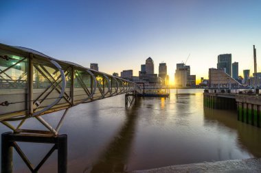 Canary Wharf İş Bölgesi, Londra 'nın doğuşunda. İngiltere