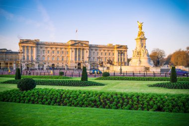 Buckingham Sarayı güzel mavi gökyüzü, İngiltere