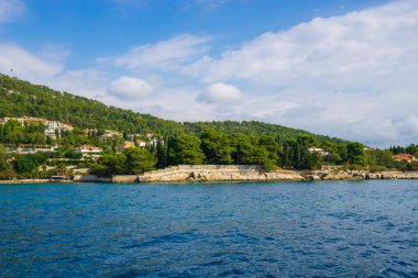 Marjan parkı Split 'te denizden görüldü. Hırvatistan