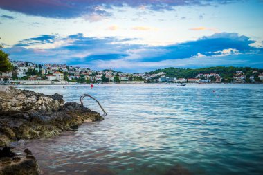 Günbatımında Hvar kentinin sahili, Dalmaçya, Hırvatistan