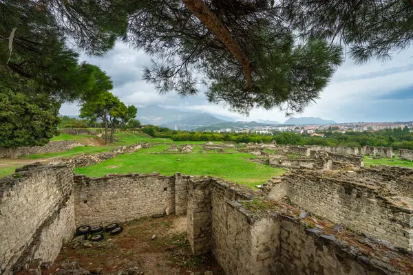 Salona harabeleri eski bir Roma başkenti olan Dalmaçya. Hırvatistan