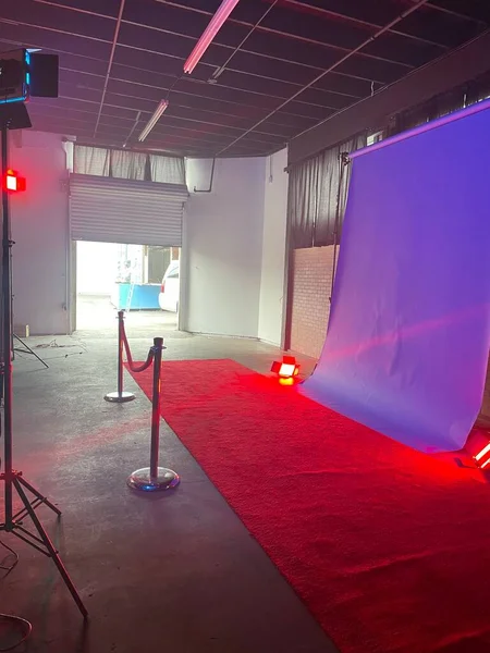 Kırmızı halı fotoğrafı hazır.